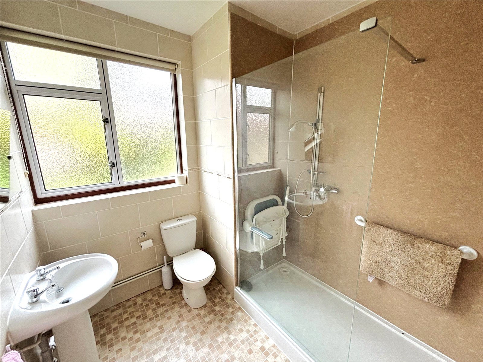 2 bedroom Bungalow for sale in Downend, Bristol