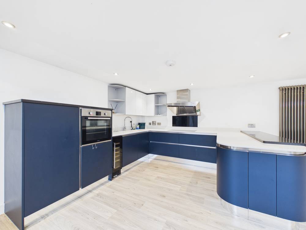 2 bedroom Flat for sale in Frenchay, Bristol