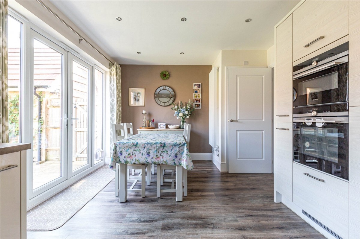 Cheswick Village, Bristol