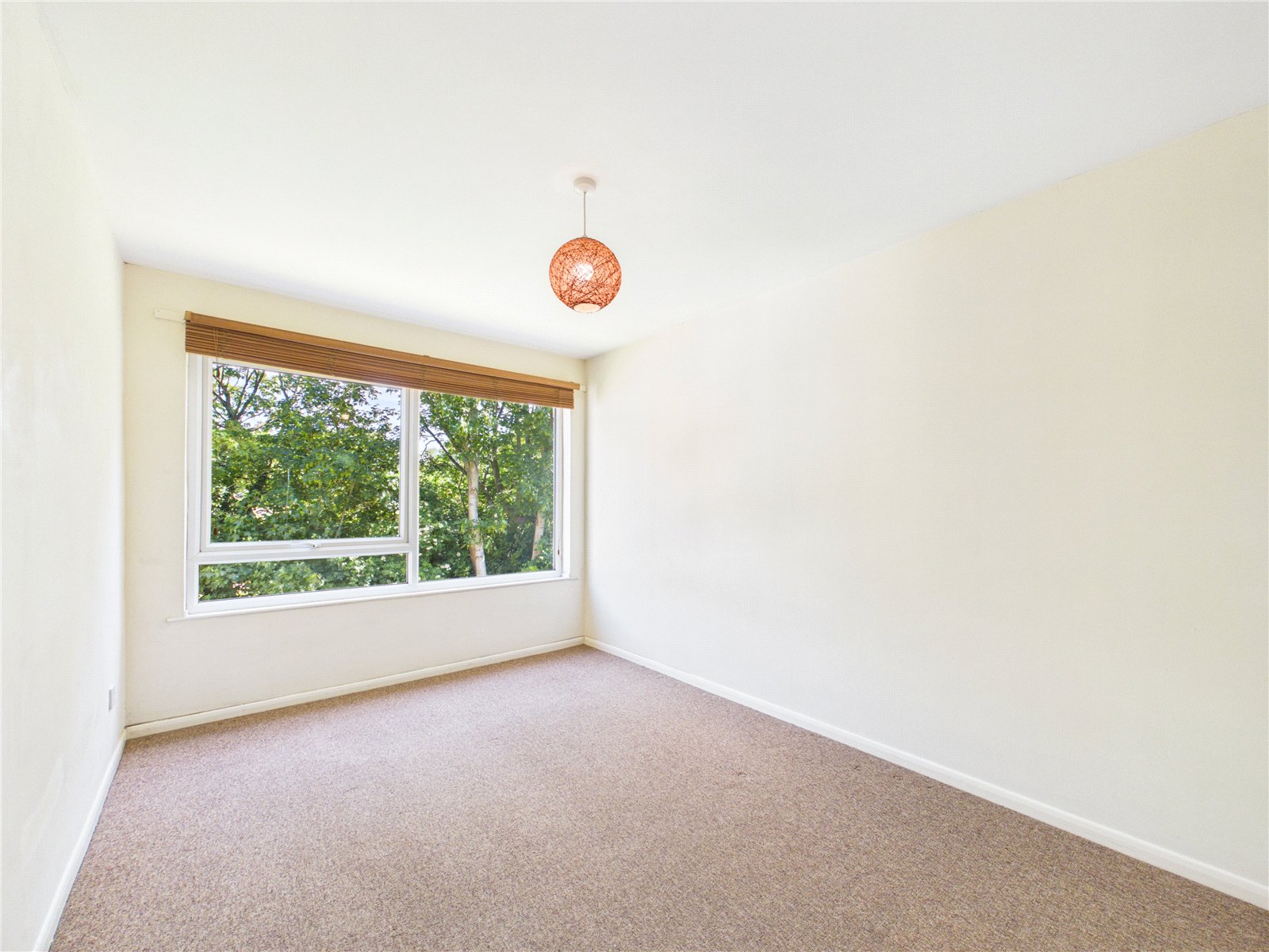 2 bedroom Flat for sale in Overnhill Road, Downend, Bristol