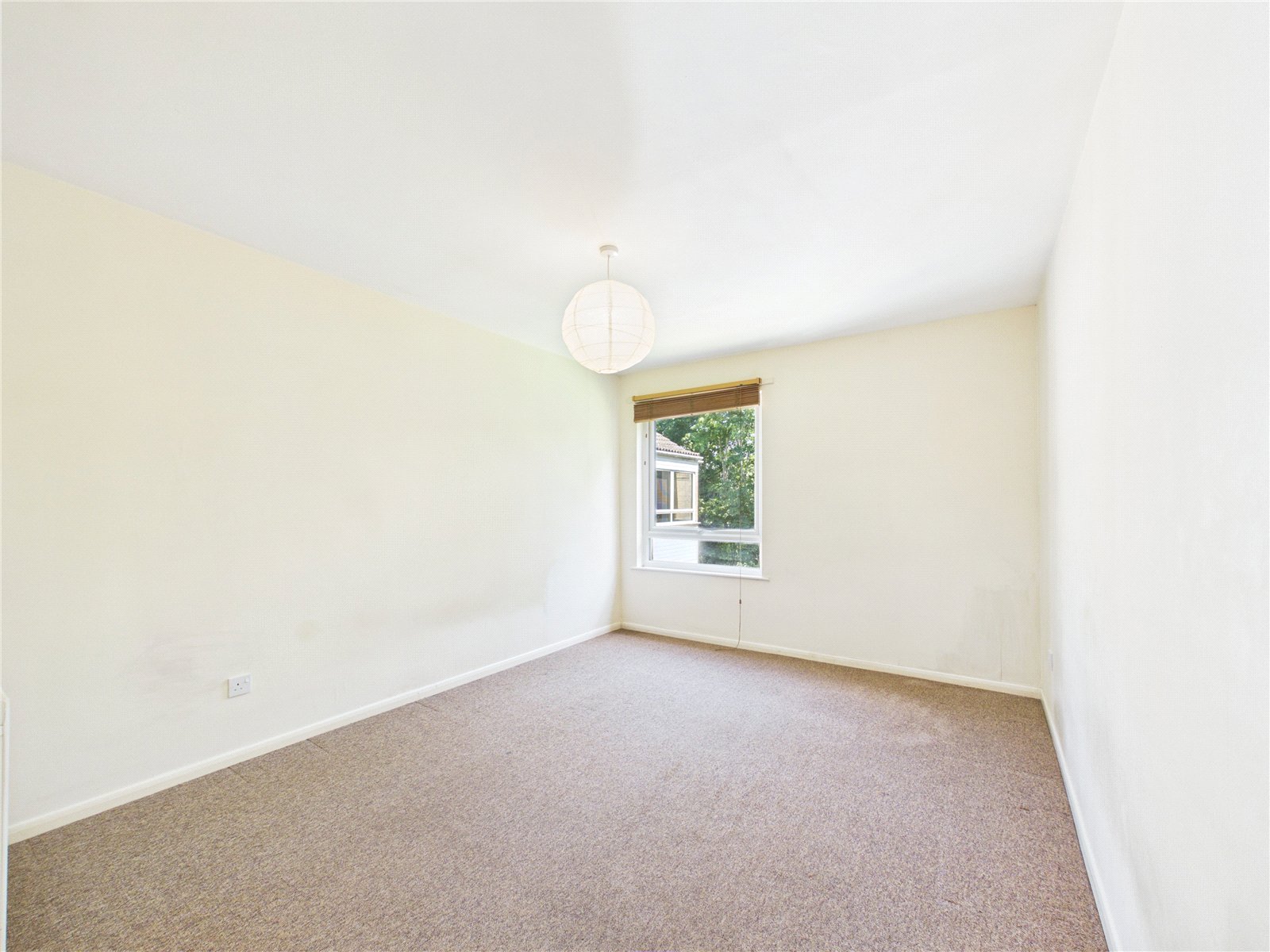 2 bedroom Flat for sale in Overnhill Road, Downend, Bristol