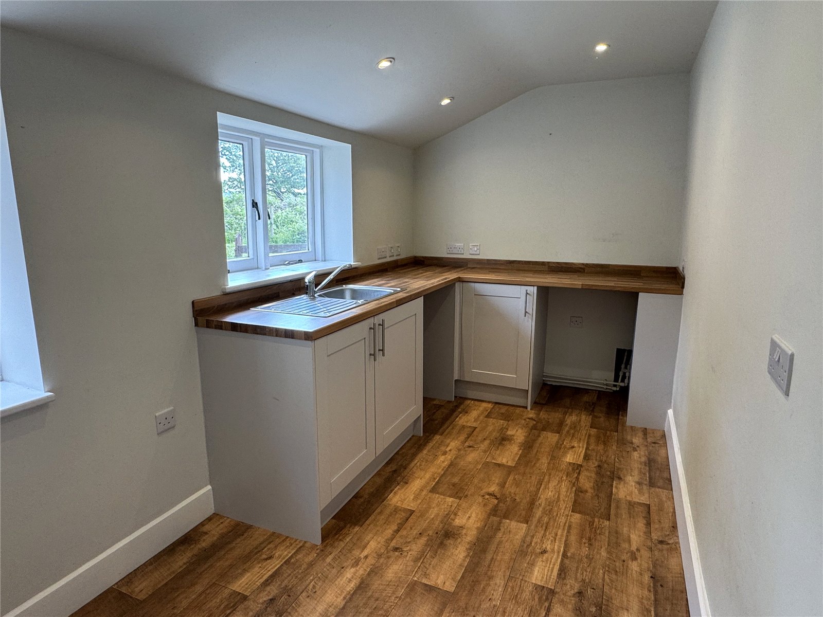3 bedroom House to let in Hardwicke, Gloucester