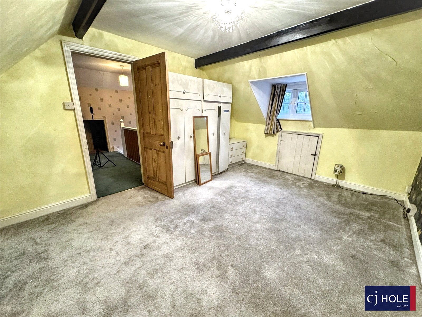 6 bedroom House for sale in Barnwood, Gloucester
