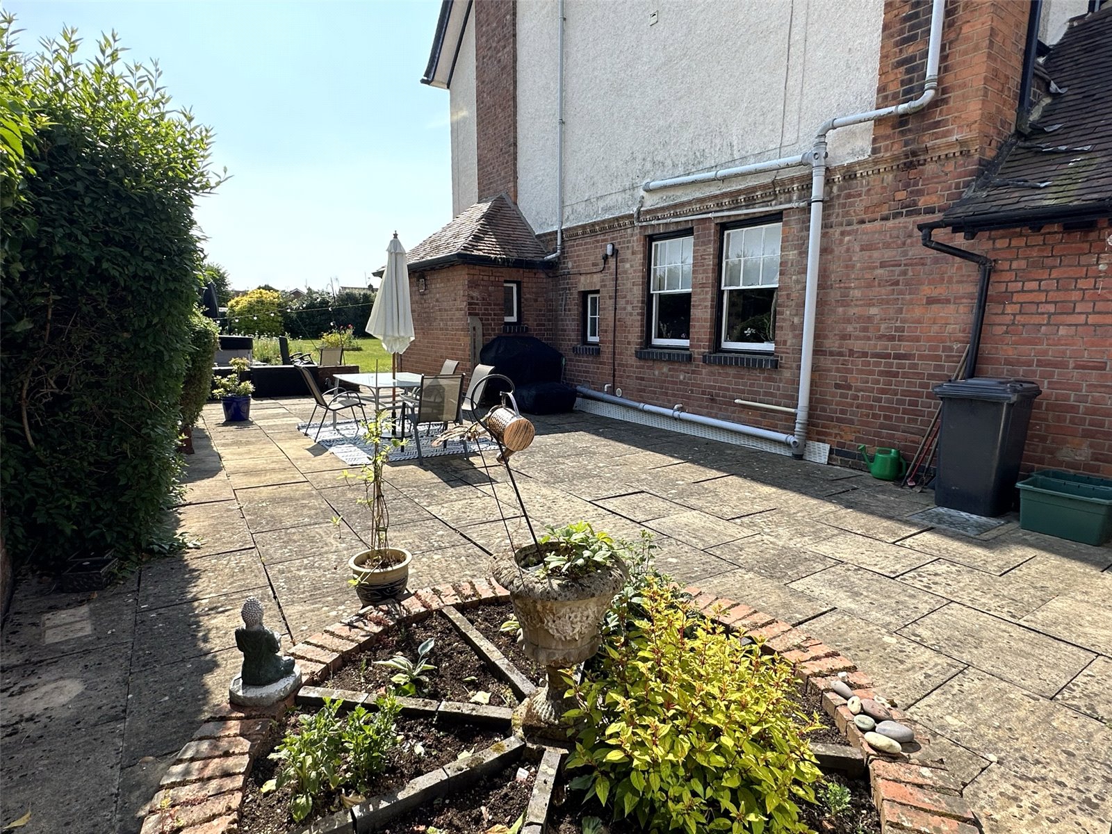6 bedroom House for sale in Barnwood, Gloucester