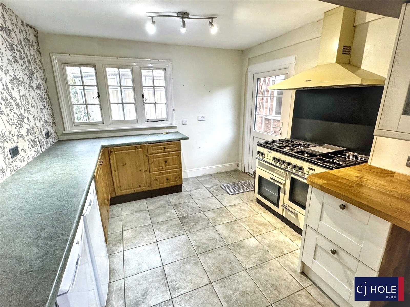 6 bedroom House for sale in Barnwood, Gloucester