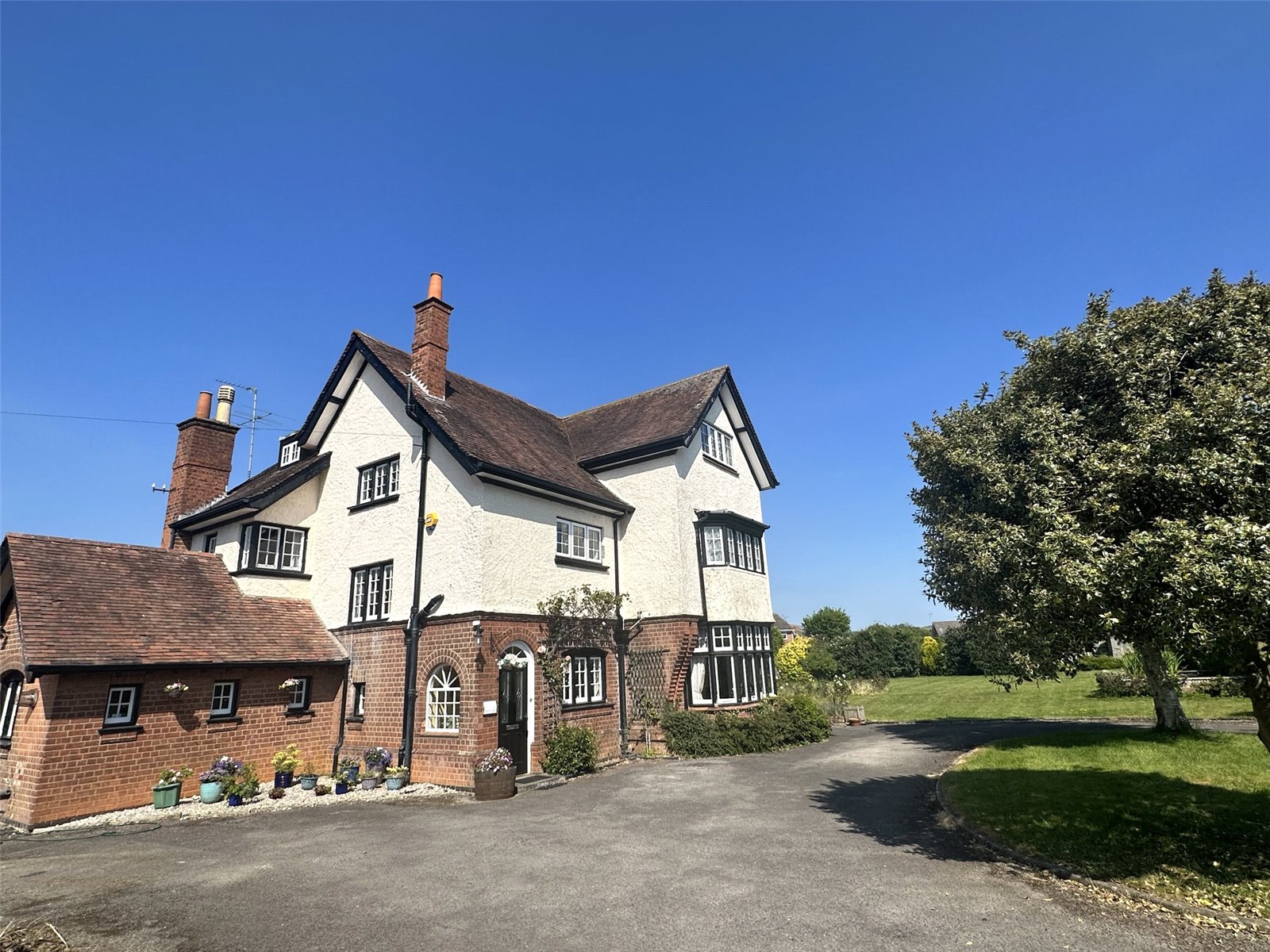 6 bedroom House for sale in Barnwood, Gloucester