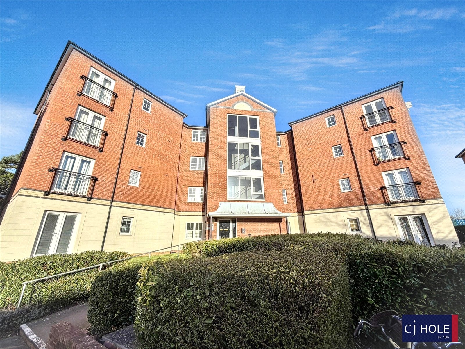 2 bedroom Flat for sale in Great Western Road, Gloucester