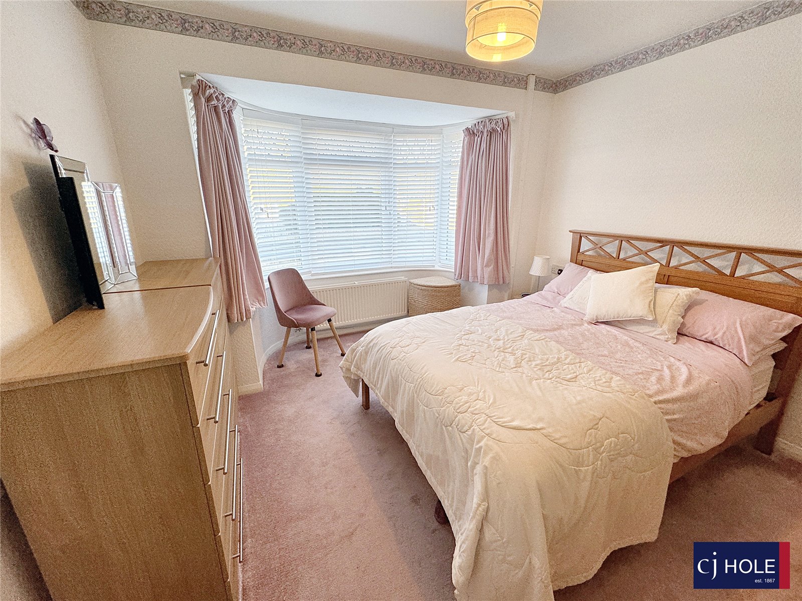3 bedroom Bungalow for sale in Hucclecote, Gloucester
