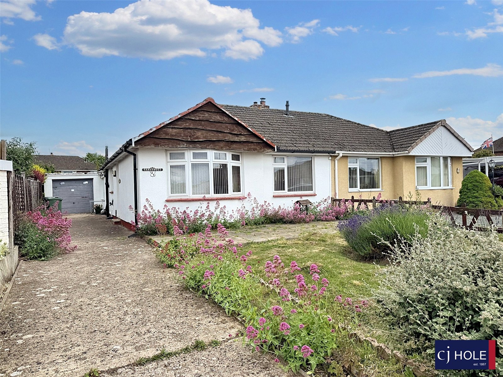 2 bedroom Bungalow for sale in Hucclecote