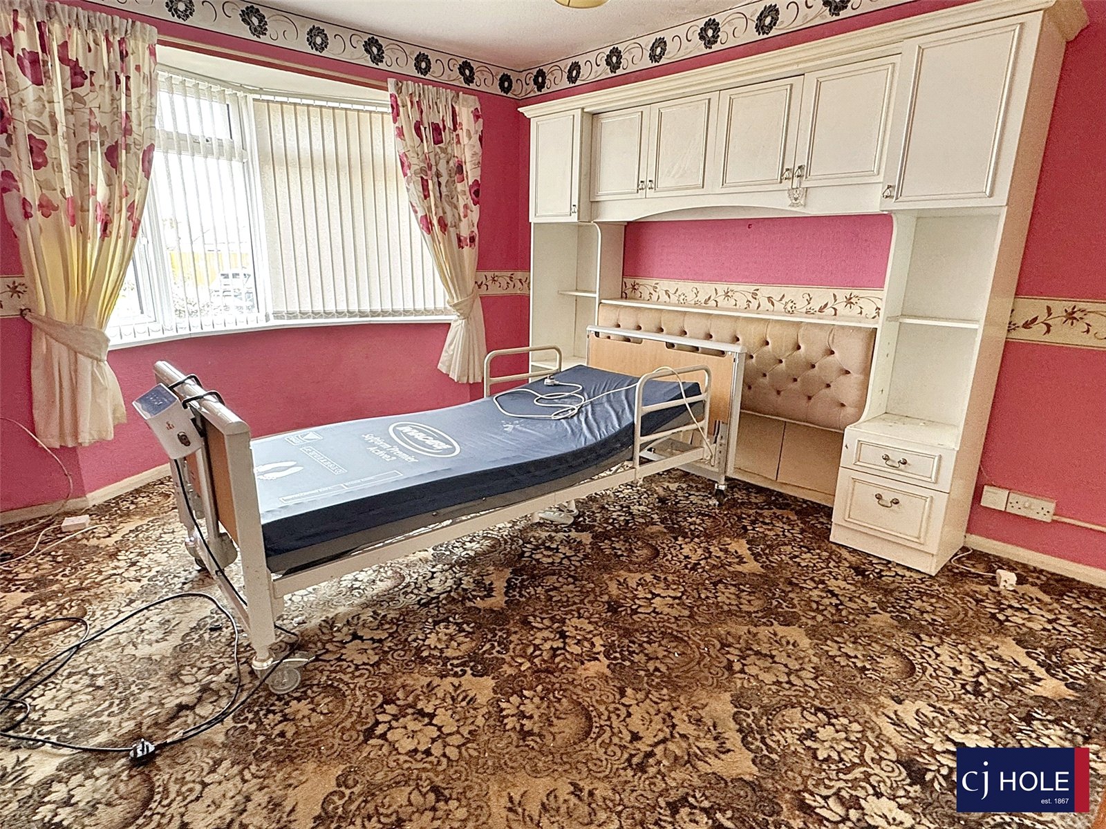 2 bedroom Bungalow for sale in Hucclecote