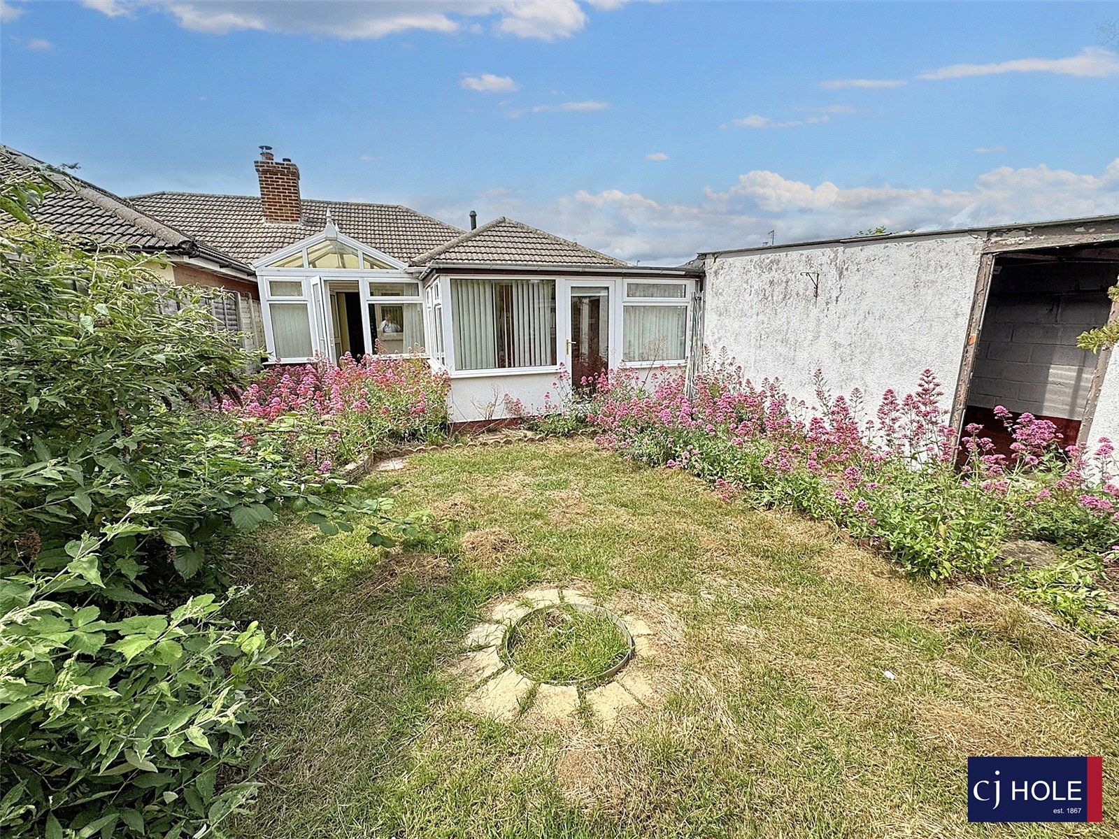 2 bedroom Bungalow for sale in Hucclecote