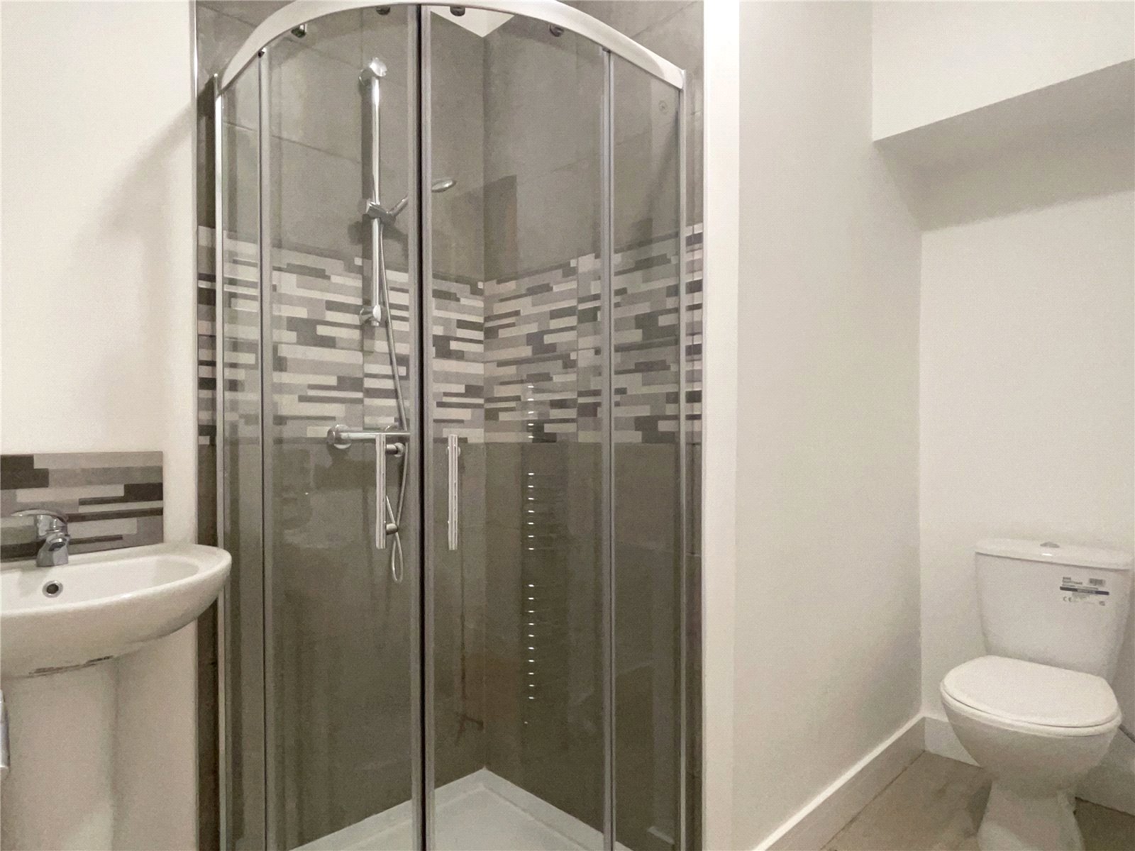 2 bedroom Flat to let in Ermin Park, Brockworth, Gloucester
