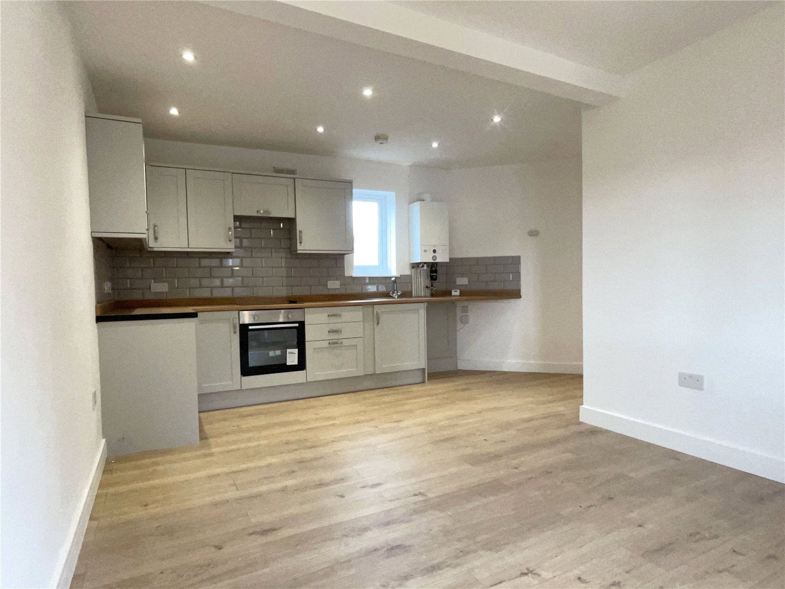 2 bedroom Flat to let in Ermin Park, Brockworth, Gloucester