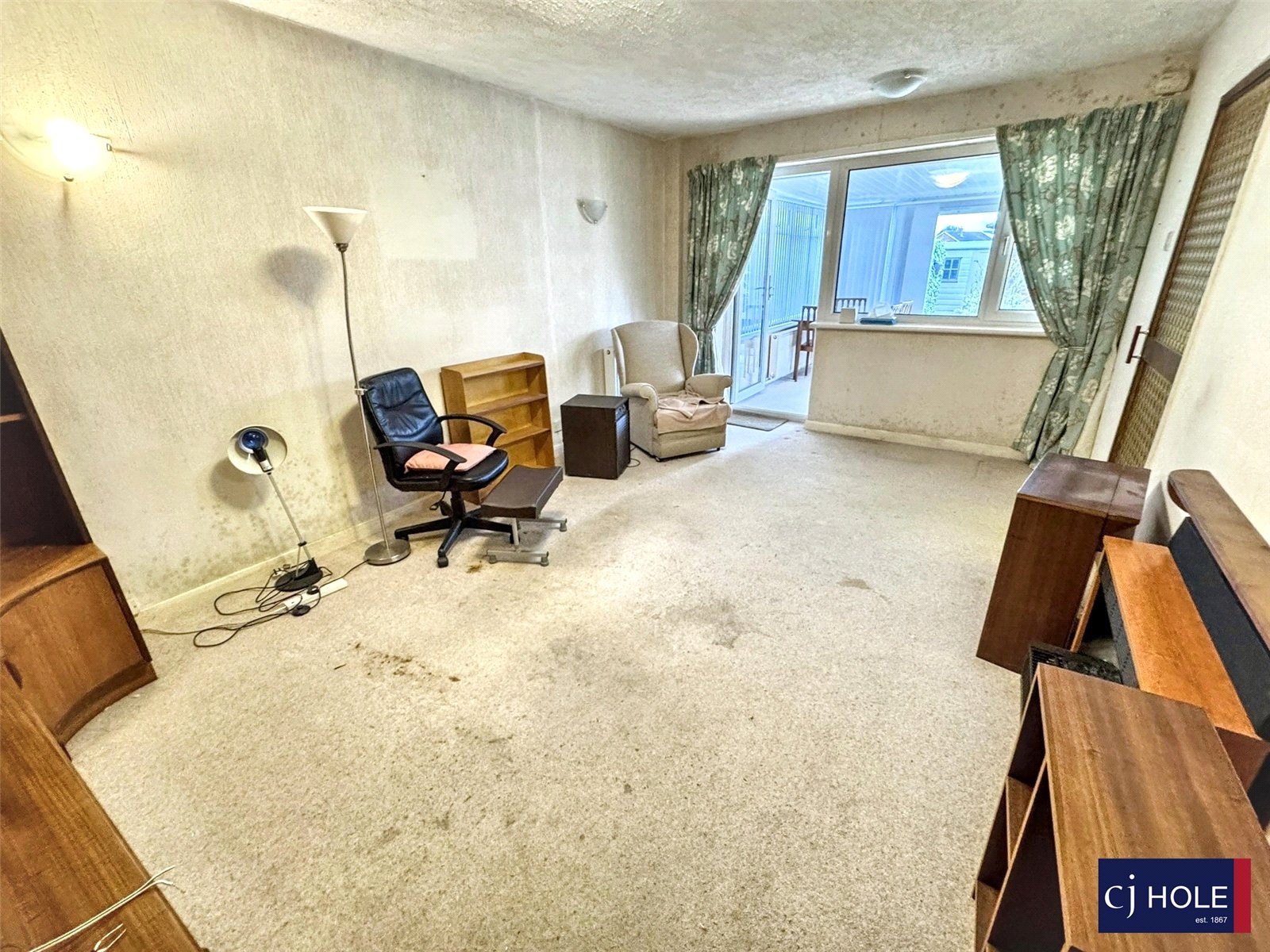 2 bedroom Bungalow for sale in Hucclecote, Gloucester