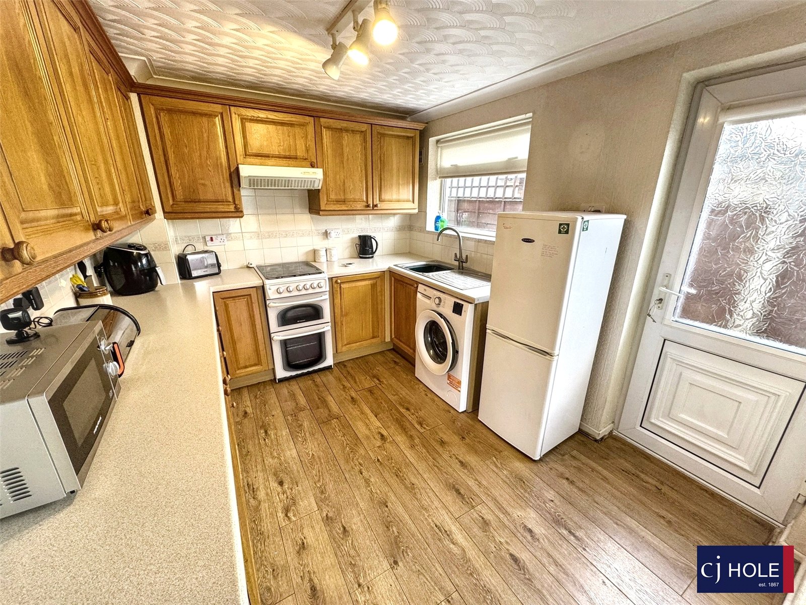 2 bedroom Bungalow for sale in Hucclecote, Gloucester