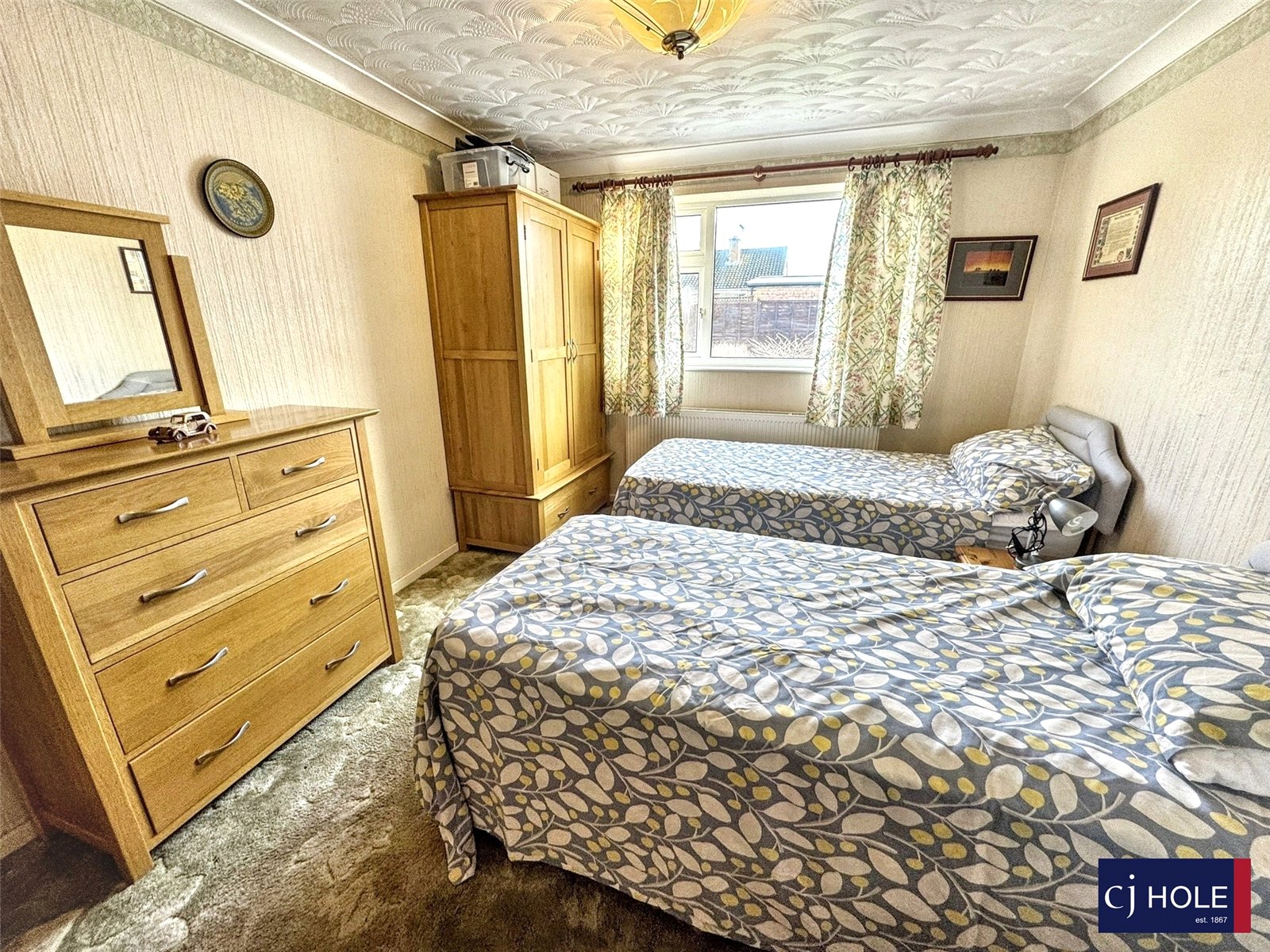 2 bedroom Bungalow for sale in Hucclecote, Gloucester