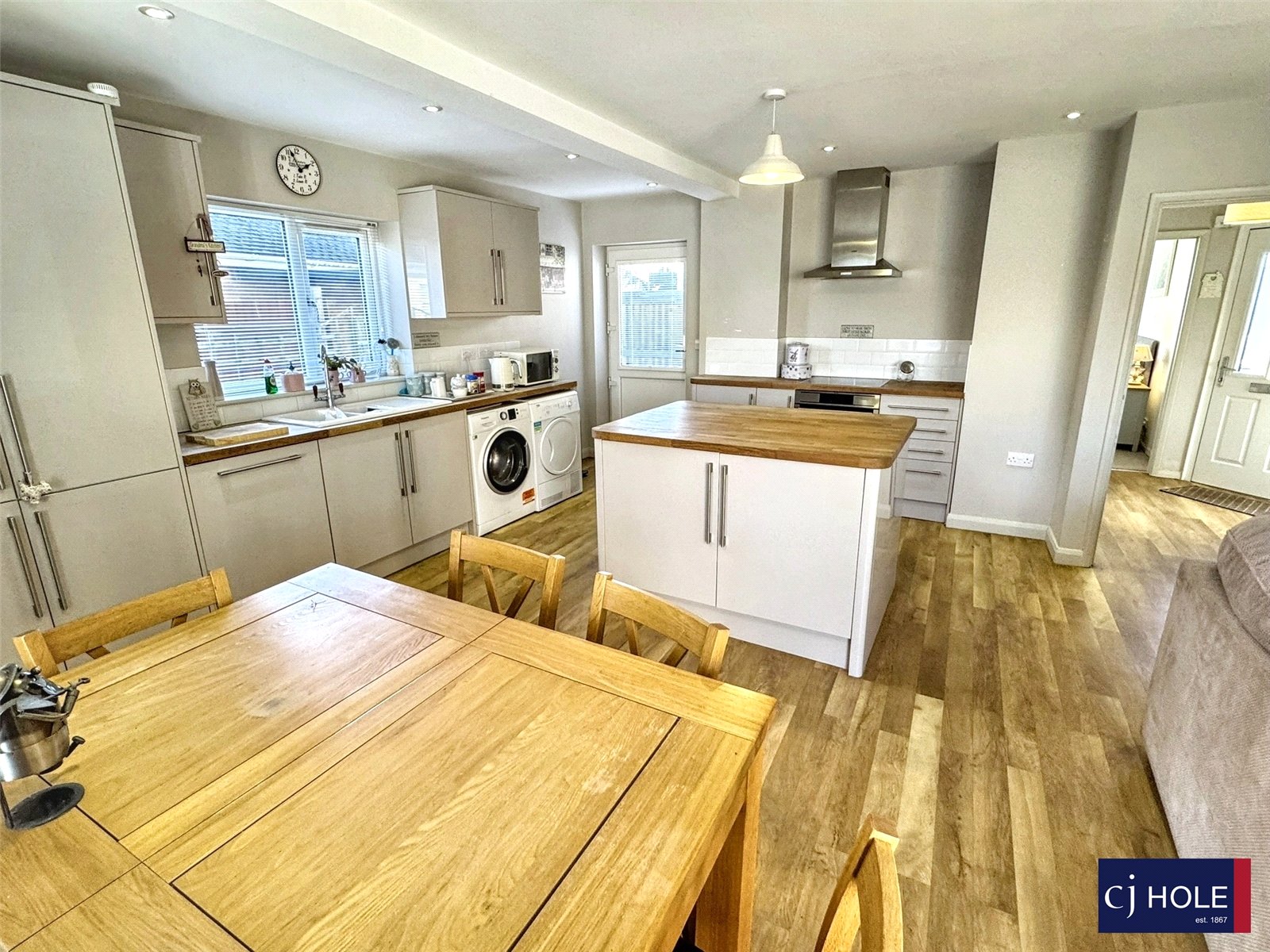 2 bedroom Bungalow for sale in Hucclecote, Gloucester