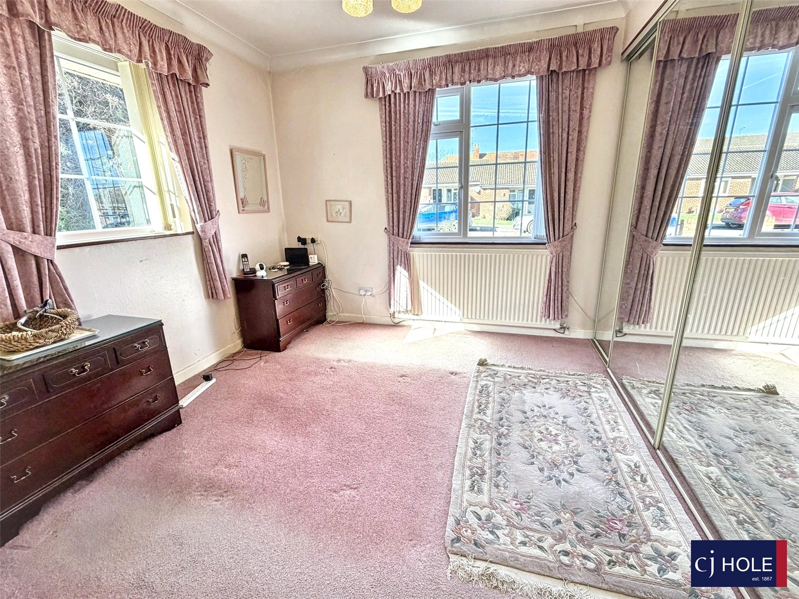 2 bedroom Bungalow for sale in Hucclecote, Gloucester
