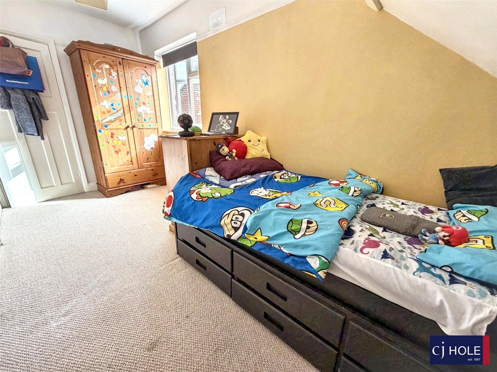 3 bedroom House for sale in Hucclecote, Gloucester