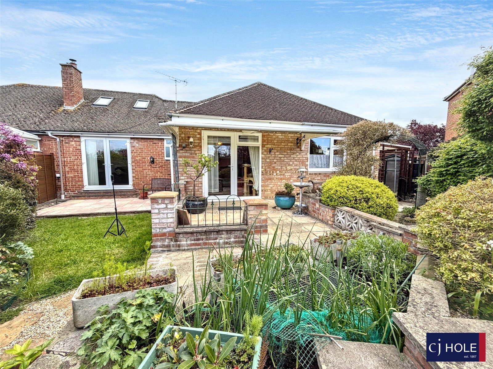 4 bedroom Bungalow for sale in Hucclecote