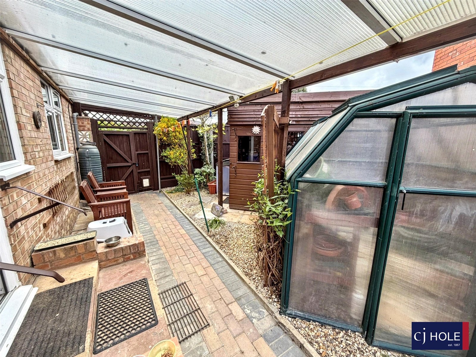 4 bedroom Bungalow for sale in Hucclecote