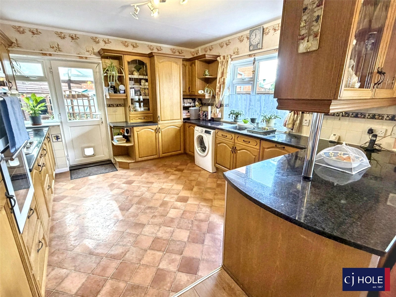 4 bedroom Bungalow for sale in Hucclecote