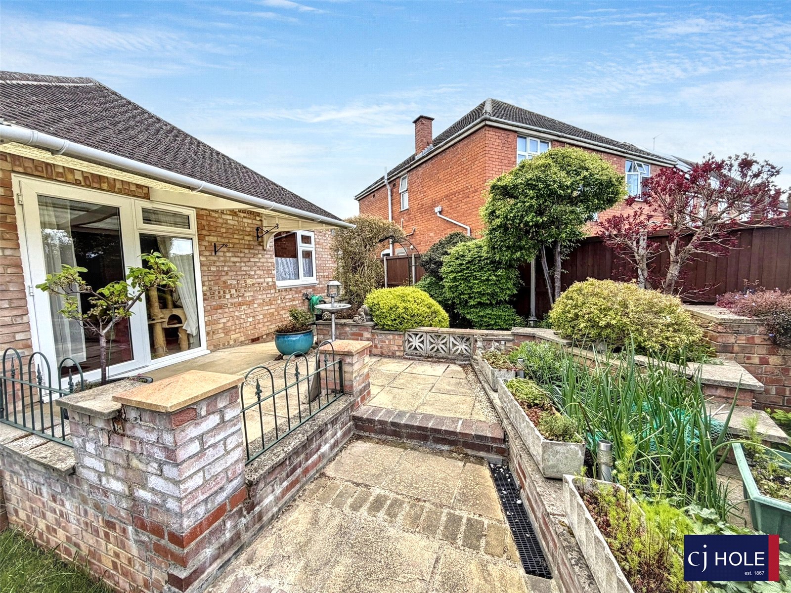 4 bedroom Bungalow for sale in Hucclecote