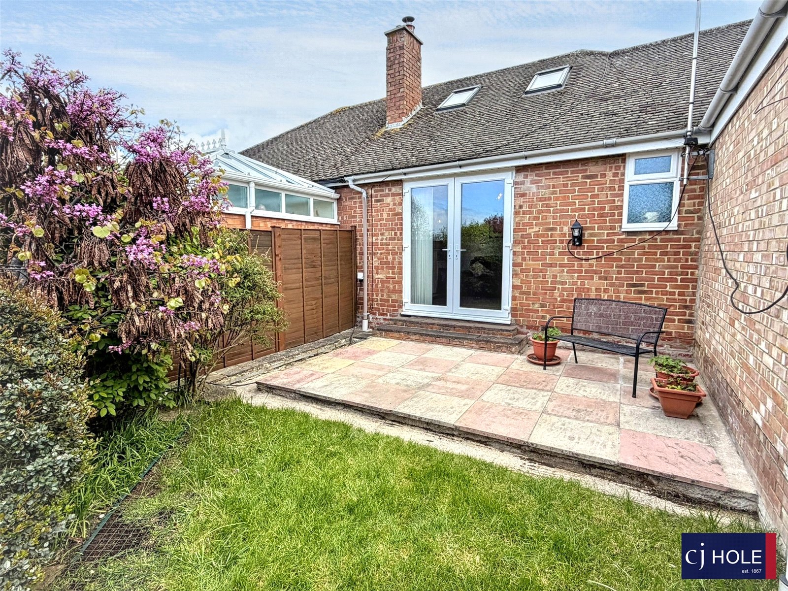 4 bedroom Bungalow for sale in Hucclecote
