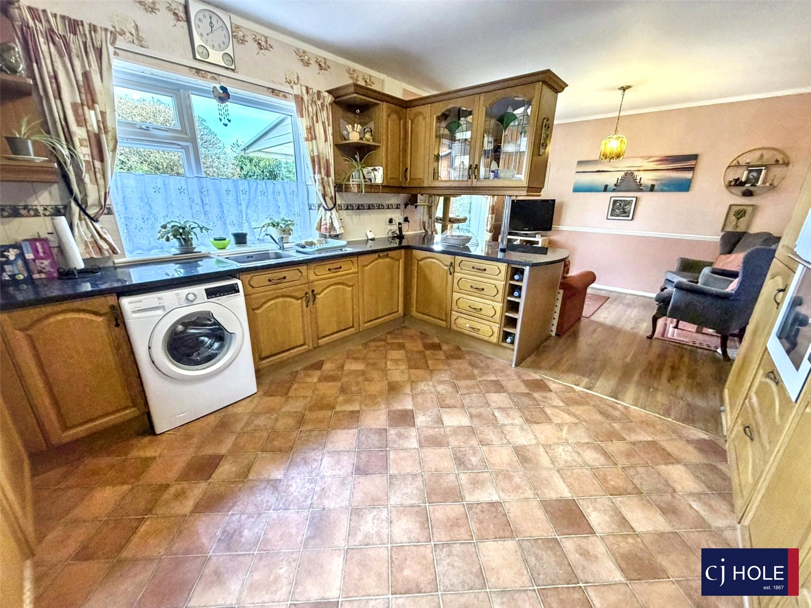 4 bedroom Bungalow for sale in Hucclecote