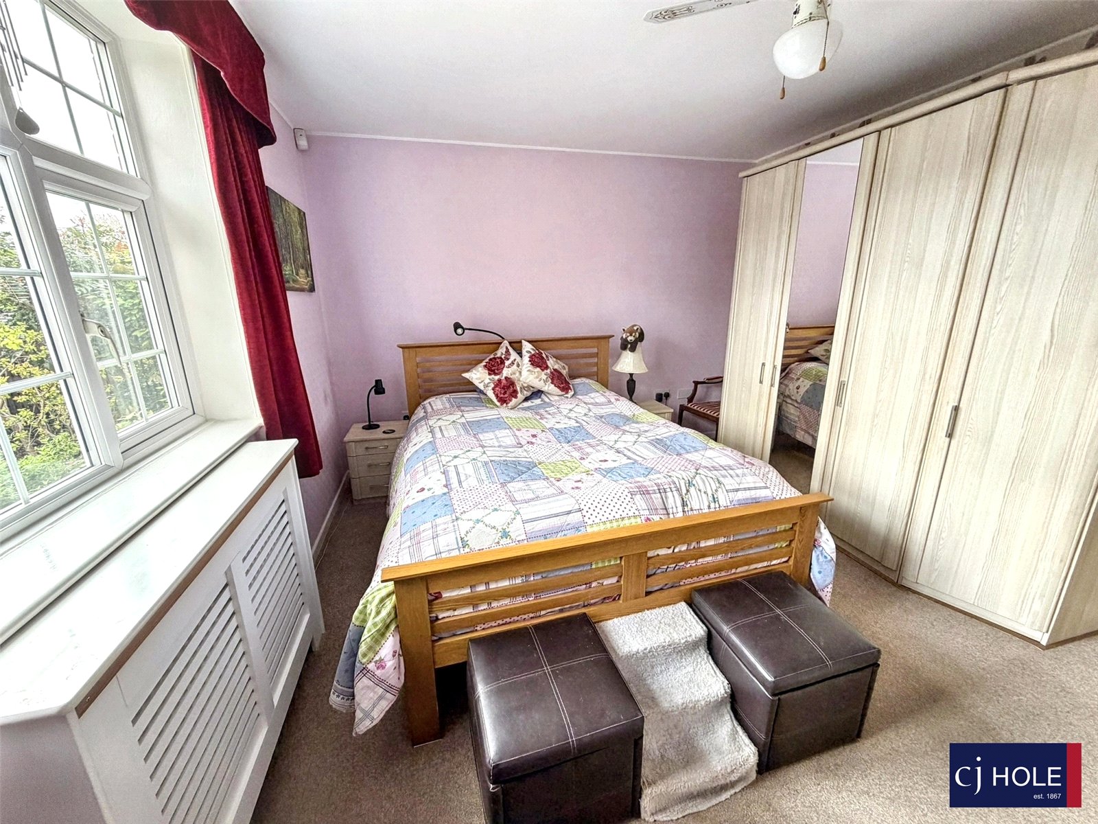 4 bedroom Bungalow for sale in Hucclecote
