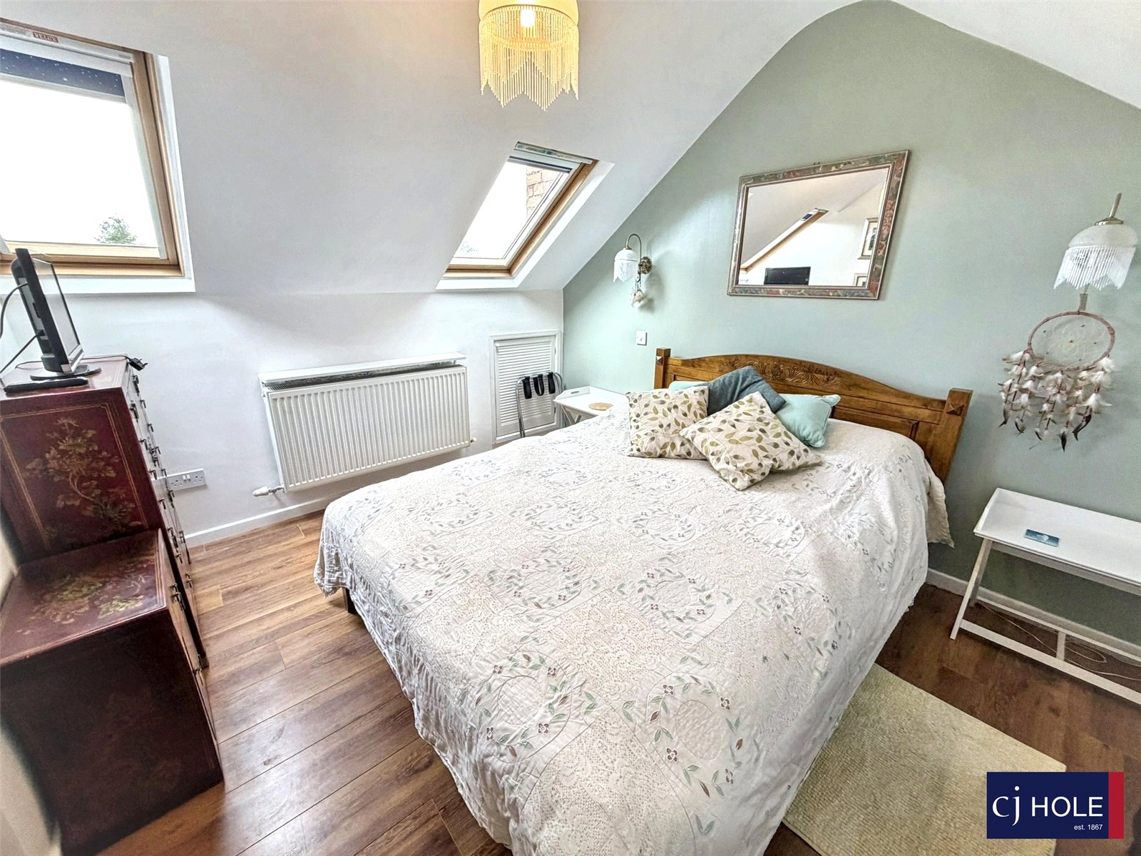 4 bedroom Bungalow for sale in Hucclecote