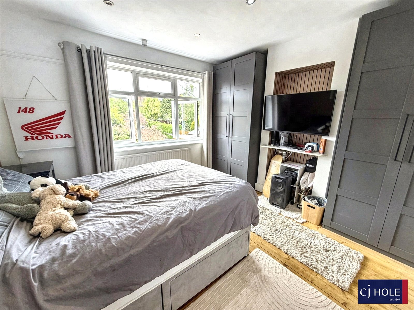 4 bedroom House for sale in Hucclecote