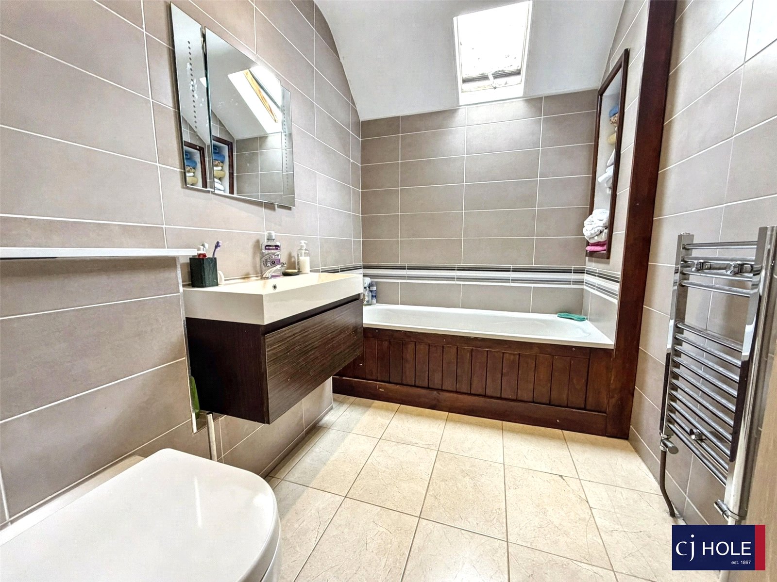 4 bedroom House for sale in Hucclecote