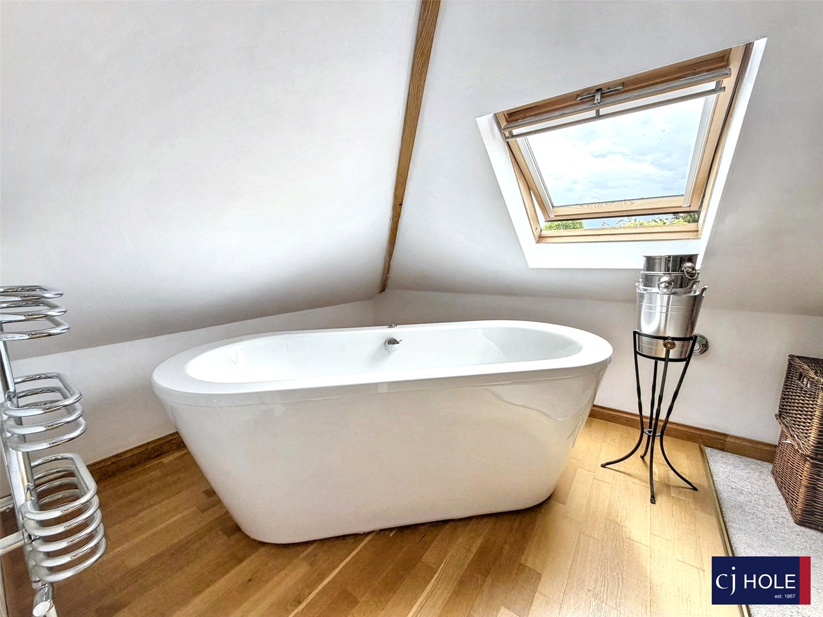 4 bedroom House for sale in Hucclecote