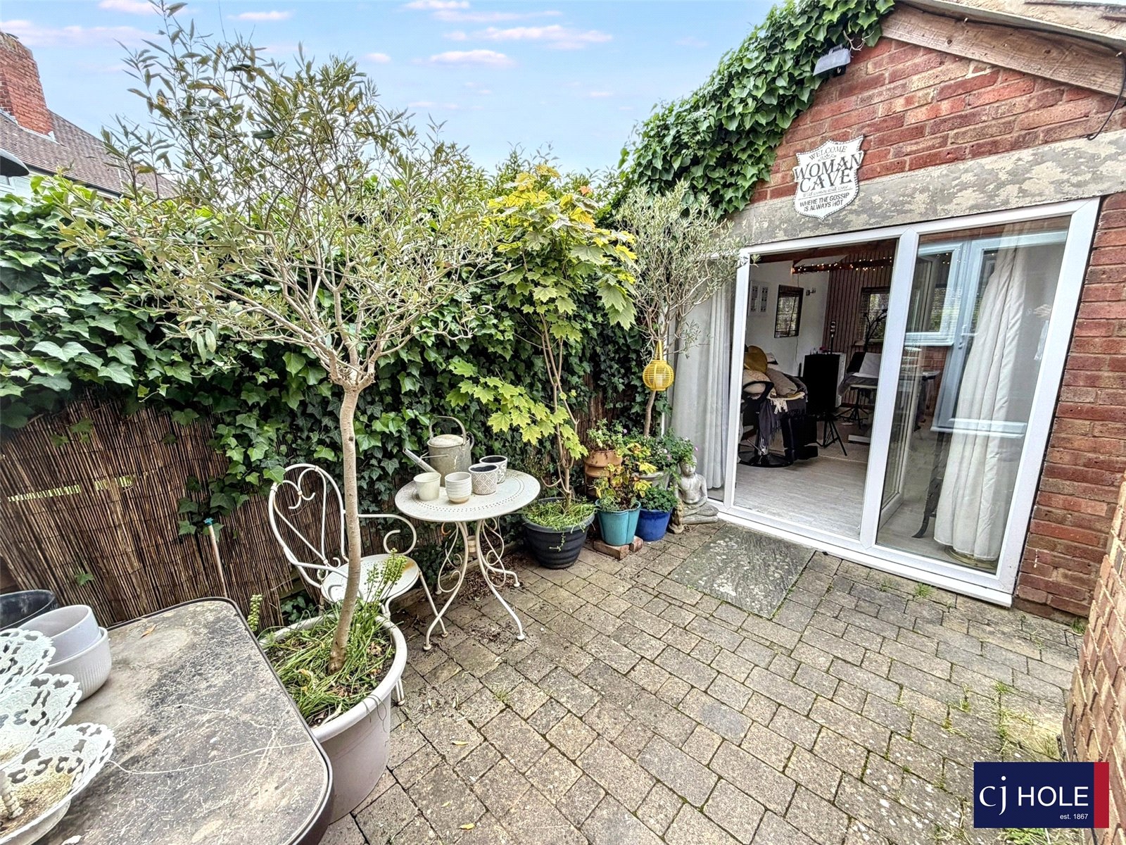 4 bedroom House for sale in Hucclecote