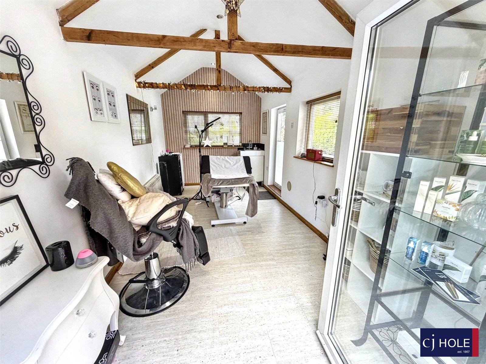 4 bedroom House for sale in Hucclecote