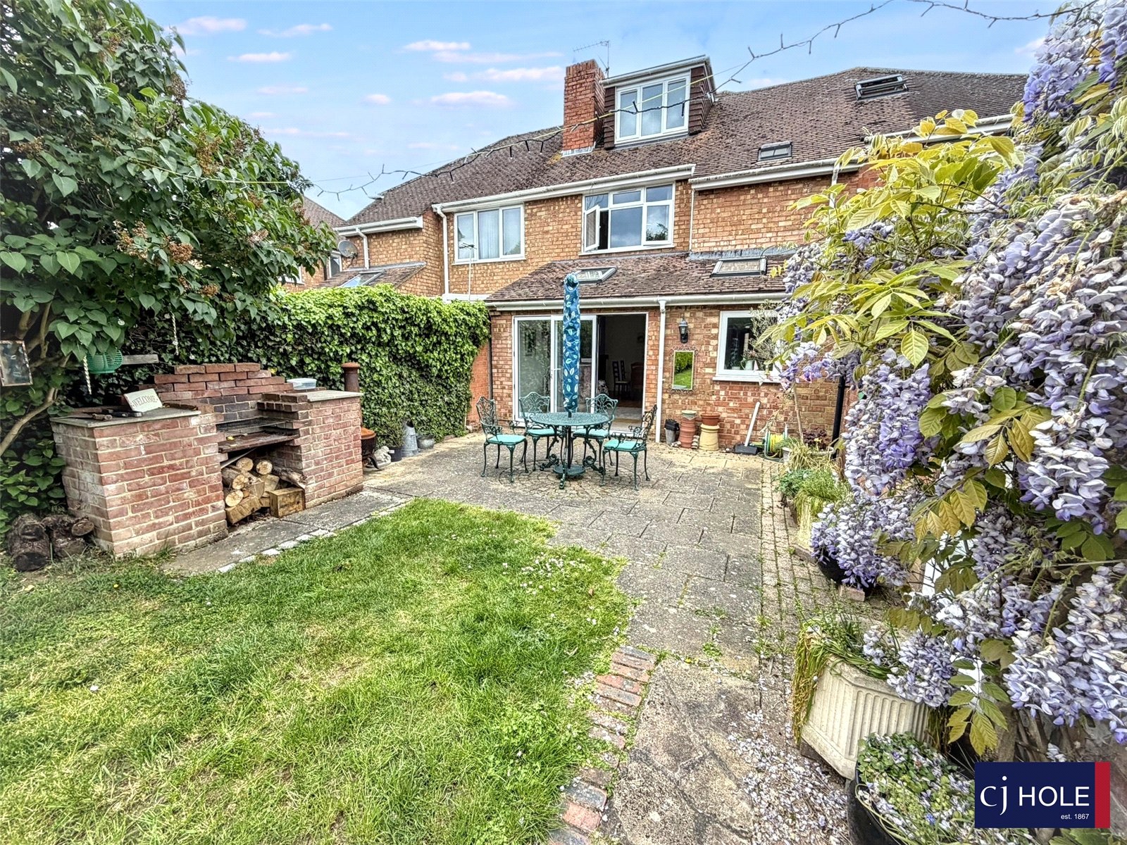 4 bedroom House for sale in Hucclecote
