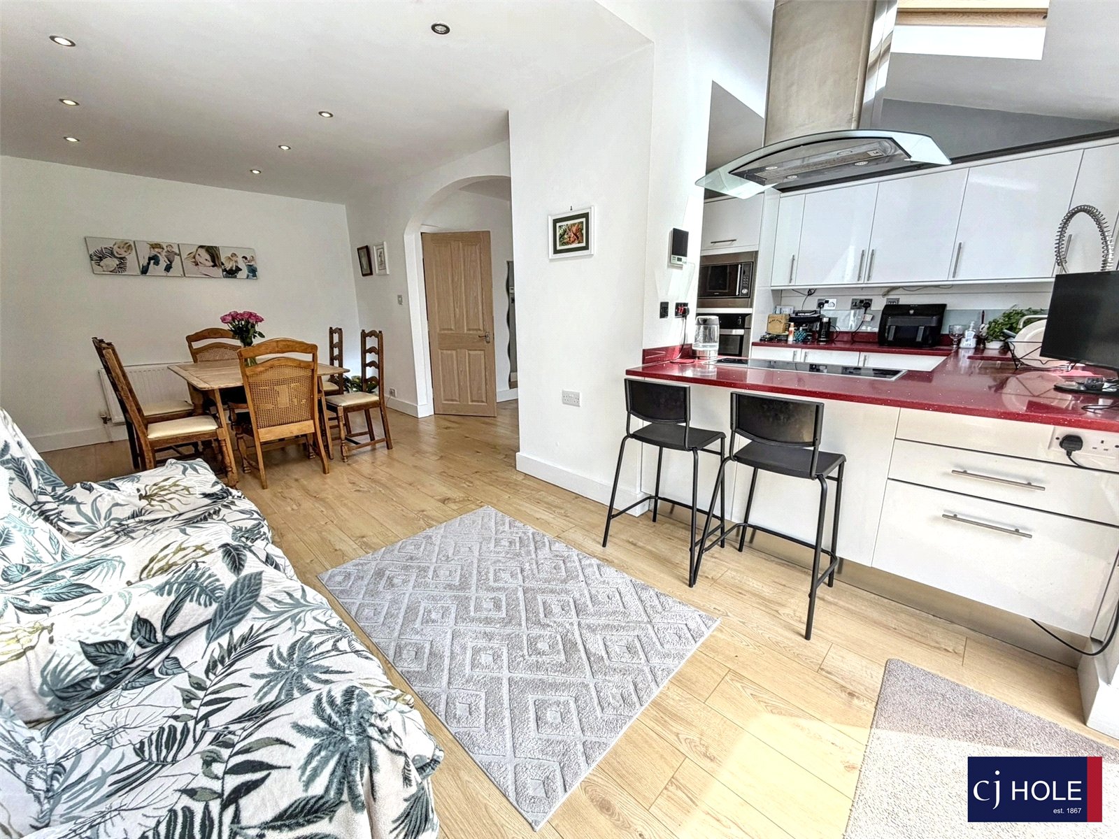 4 bedroom House for sale in Hucclecote