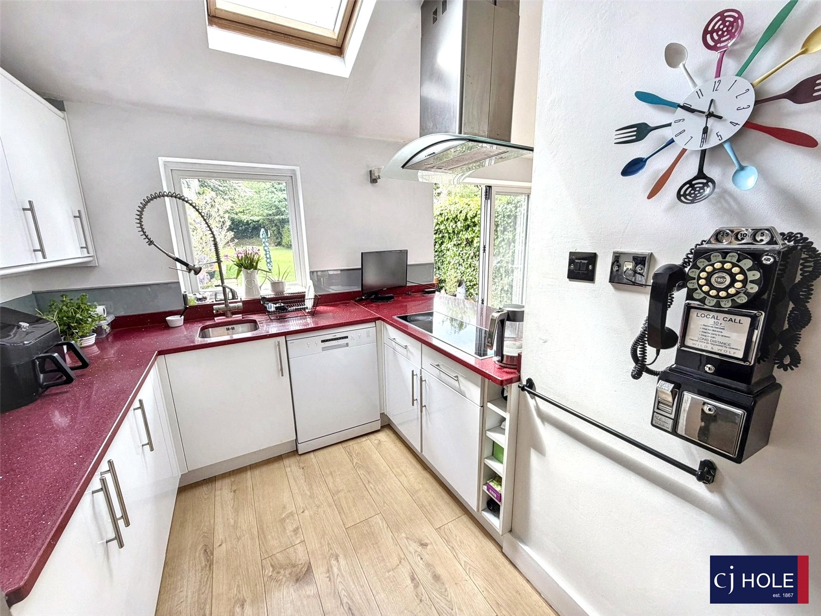 4 bedroom House for sale in Hucclecote