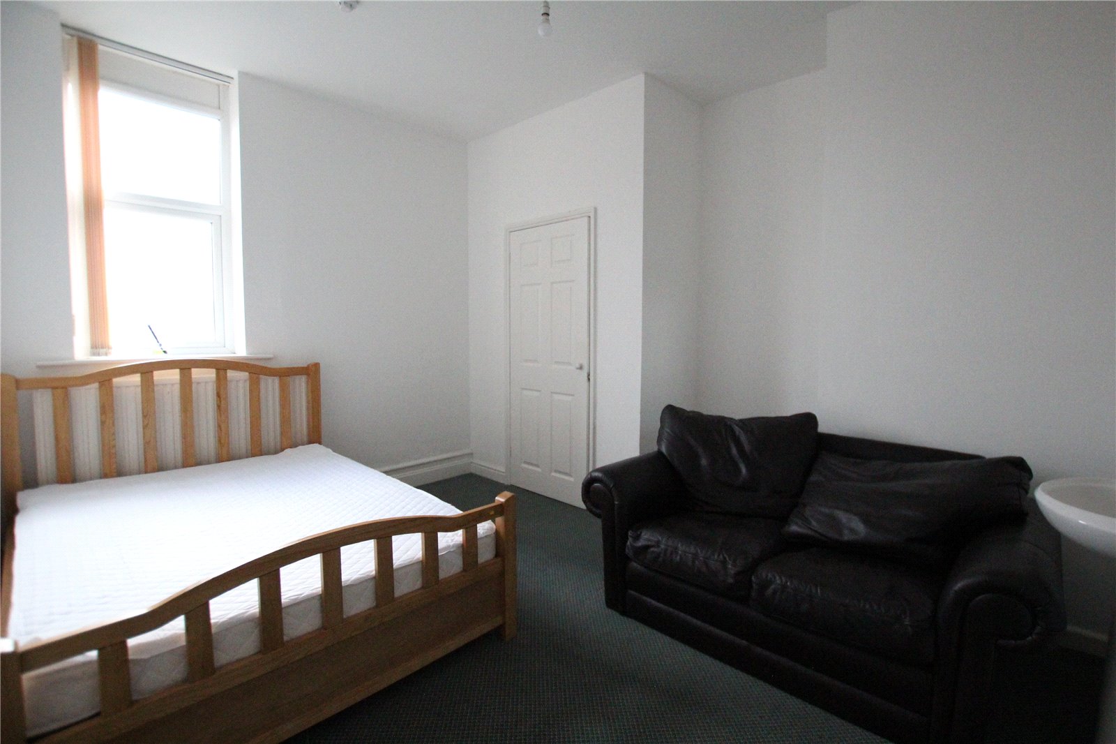 1 bedroom Property to let in Gloucester