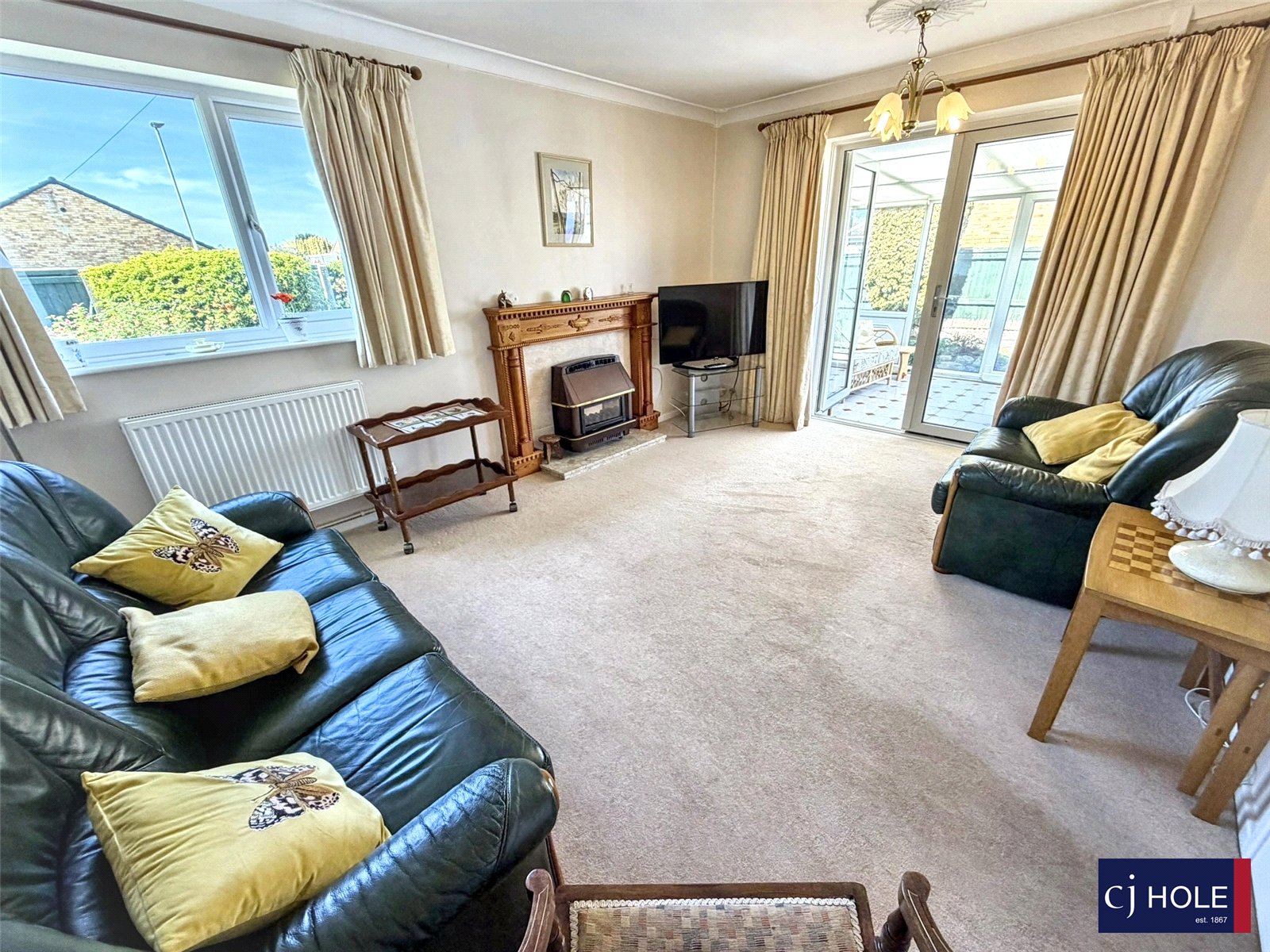 2 bedroom Bungalow for sale in Hucclecote, Gloucester