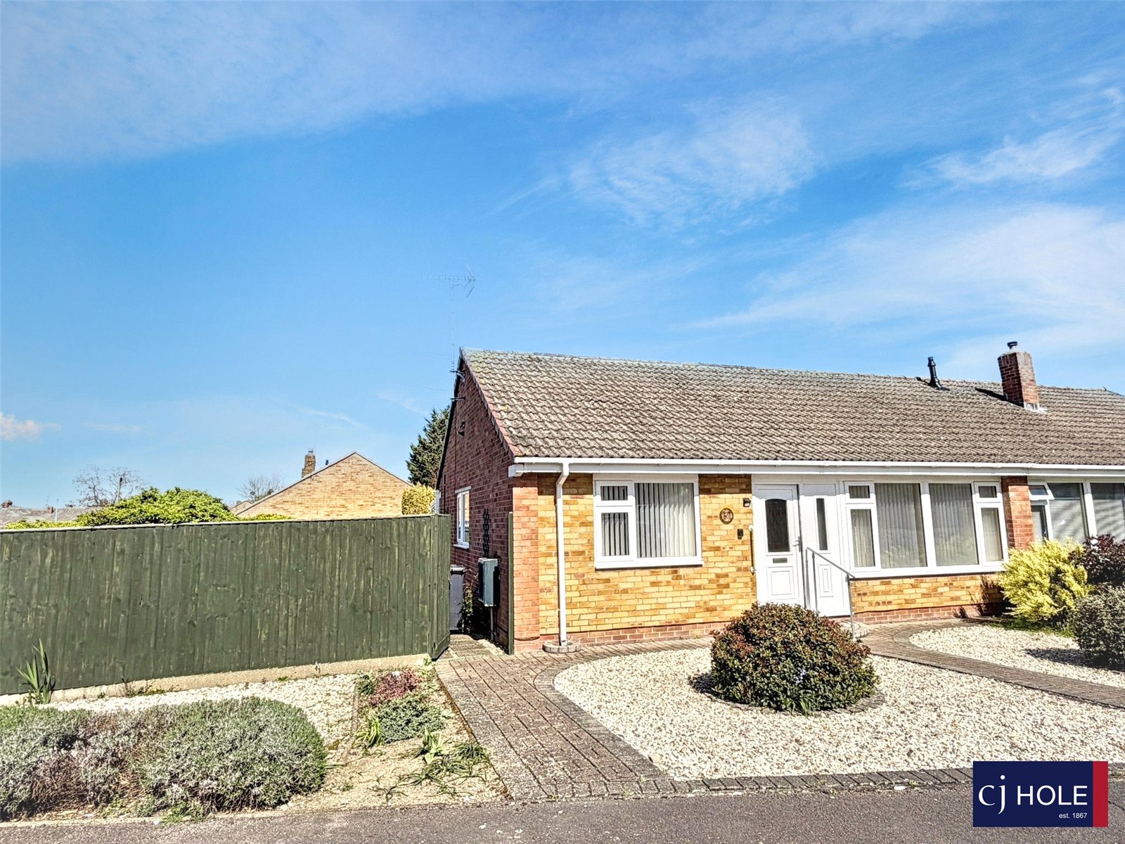 2 bedroom Bungalow for sale in Hucclecote, Gloucester