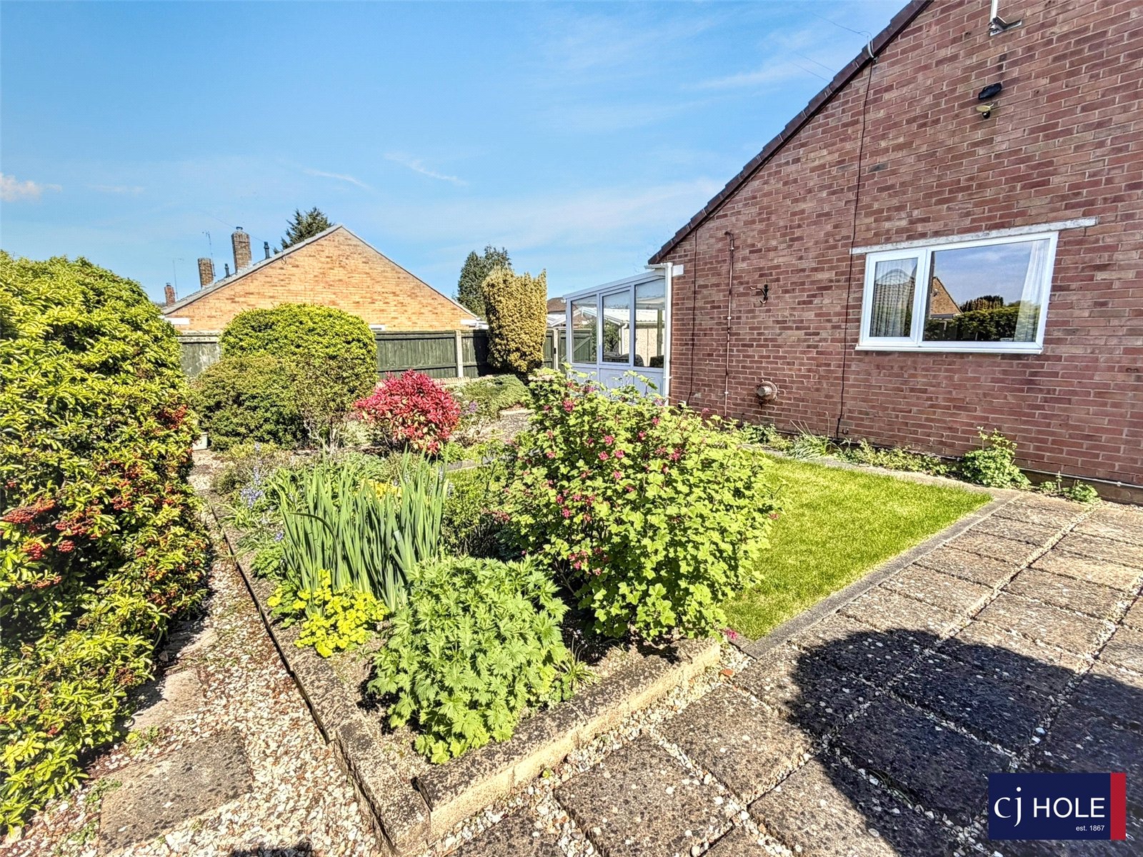 2 bedroom Bungalow for sale in Hucclecote, Gloucester