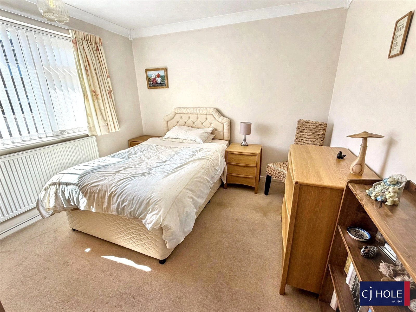 2 bedroom Bungalow for sale in Hucclecote, Gloucester
