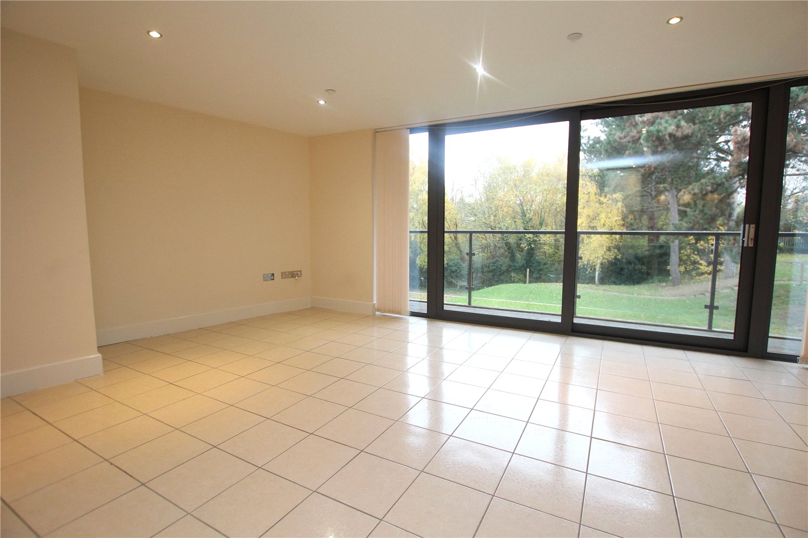 2 bedroom Flat to let in Gloucester Road, Cheltenham