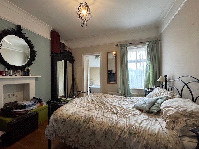 2 bedroom House to let in Gloucester