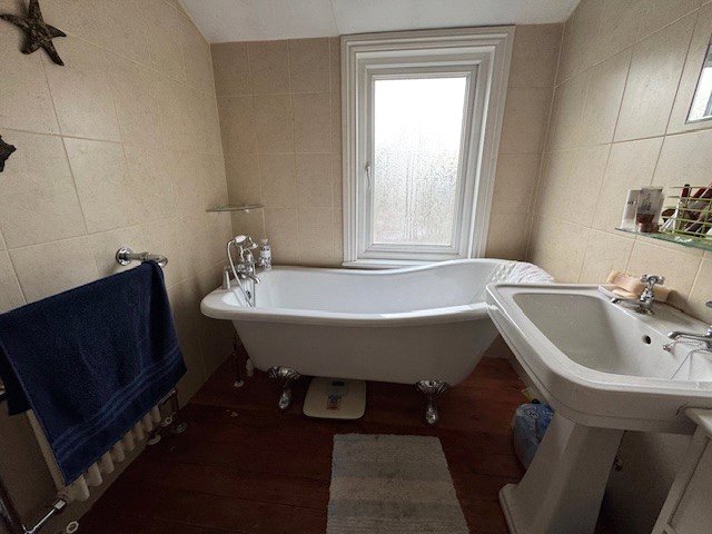 2 bedroom House to let in Gloucester