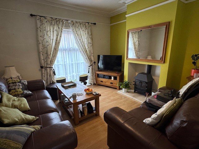 2 bedroom House to let in Gloucester