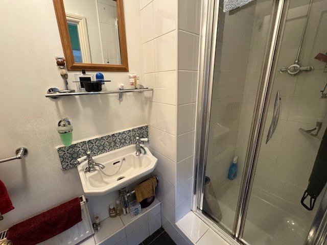 2 bedroom House to let in Gloucester