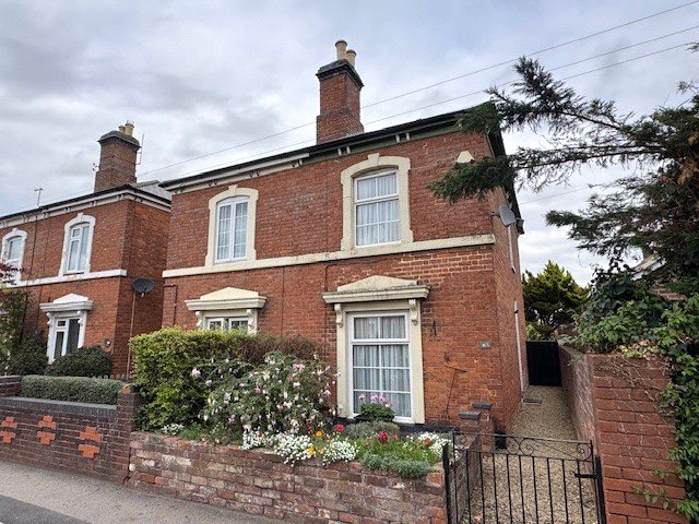 2 bedroom House to let in Gloucester